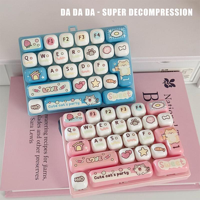 1Pcs 2026 Cute 26-Key Stress-Relief Keyboard Creative Mechanical Healing Hanging Decoration Small Gift Accessory