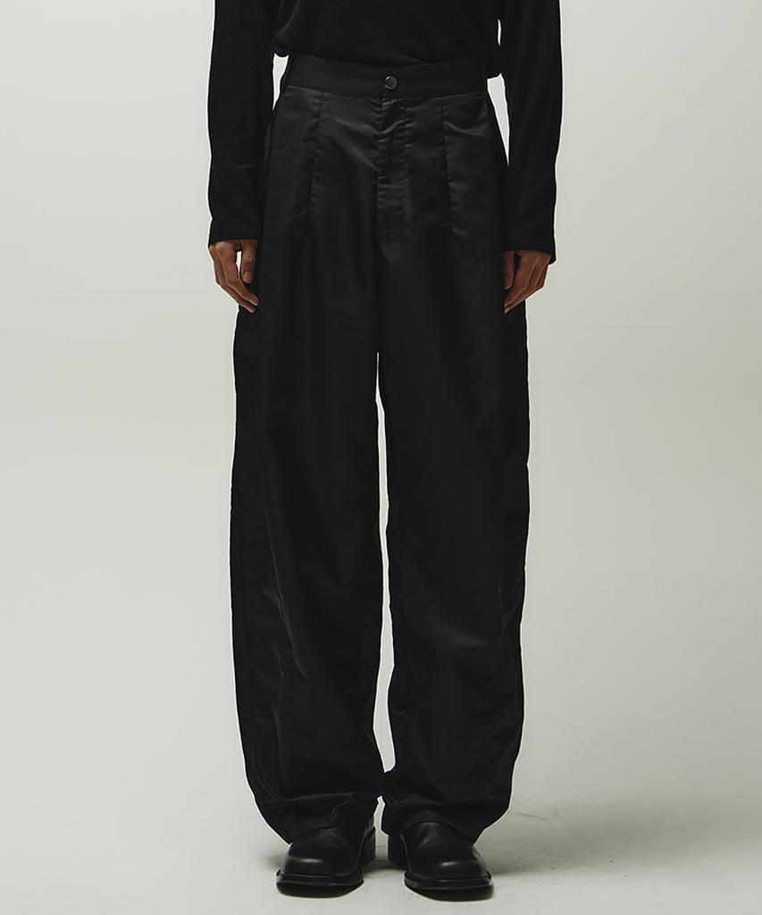 Diantipeullaespom One-Pleat Wide Pants (Black)