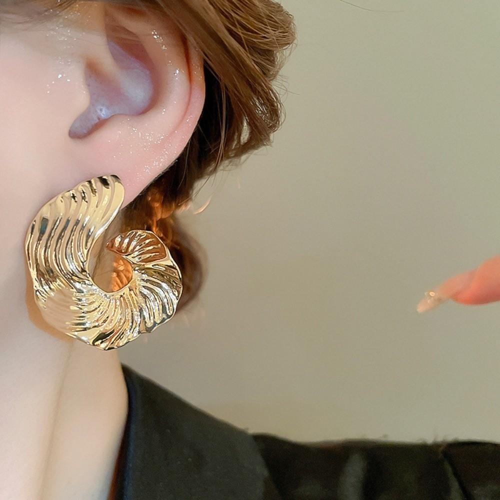 Exaggerated Large Metal Ear Studs Ear Jewelry Zinc Zinc Alloy Stud Earrings Ladies
