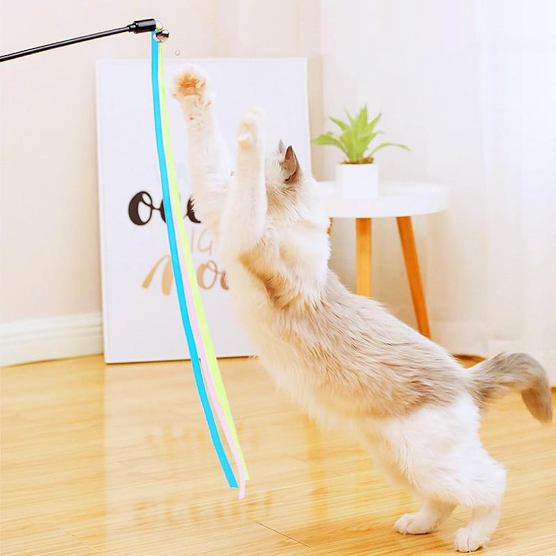 Katzen Spielzeug Farbiges Gurtband Interaktives Katzenspielzeug mit Glocke Katzen Reizangel 40cm Langer Griff Gurtband Quaste Spielzeug für Katzen zum Reizen