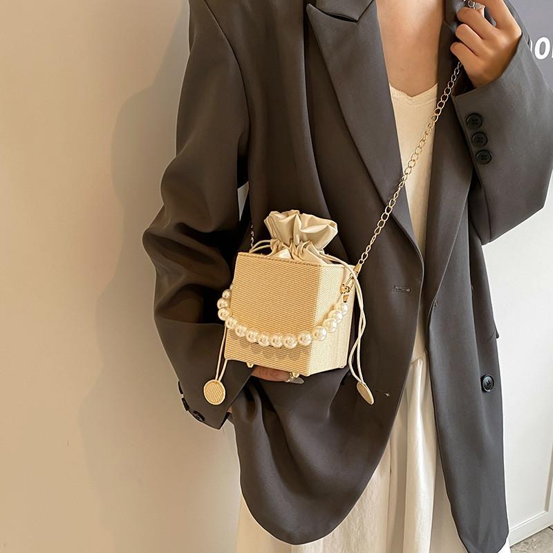 Trendy Stylish Bucket Bag Chic Casual Shoulder Handbag For Women With Soft Pu Material And Unique Design