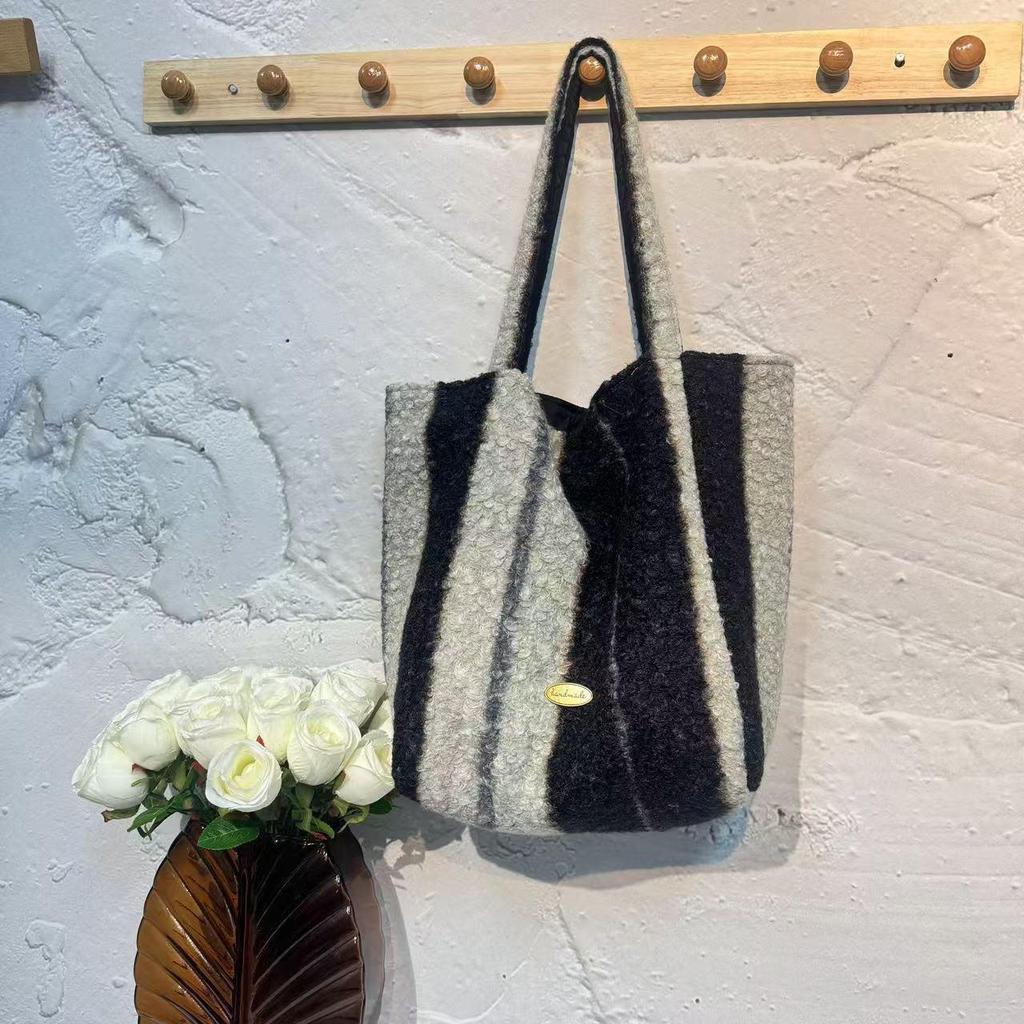 2026 New Ins Style Reversible Woolen Tote: Autumn/Winter Large Capacity Trendy Shoulder Shopping Bag