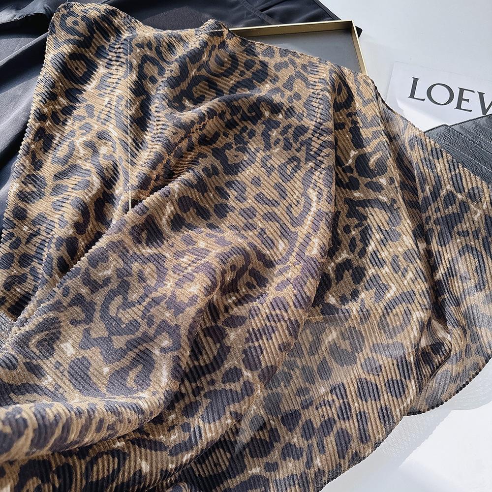 Leopard Print Scarf for Women Autumn and Winter Vintage Style Wrapped Around A Shawl for Warmth and Neck Protection