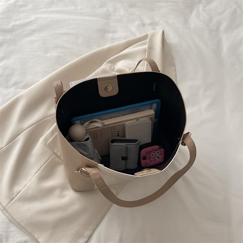 Atmospheric Commuter Bag Women's Foreign Style Large Capacity Autumn and Winter New Retro Women's Bag Simple Shoulder Portable Tote Bag