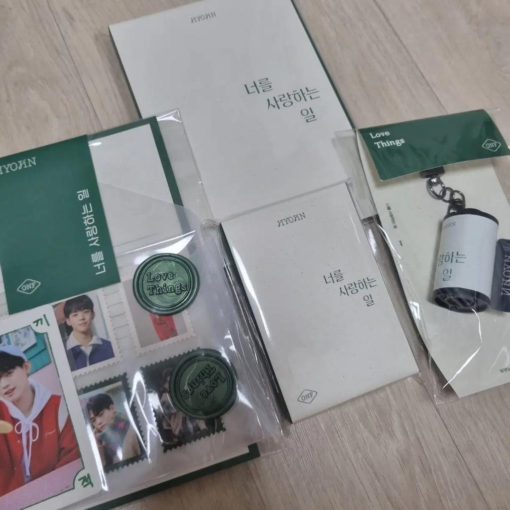 Dies ist das Merchandise-Set zum ONF-Album 'Loving You'.
