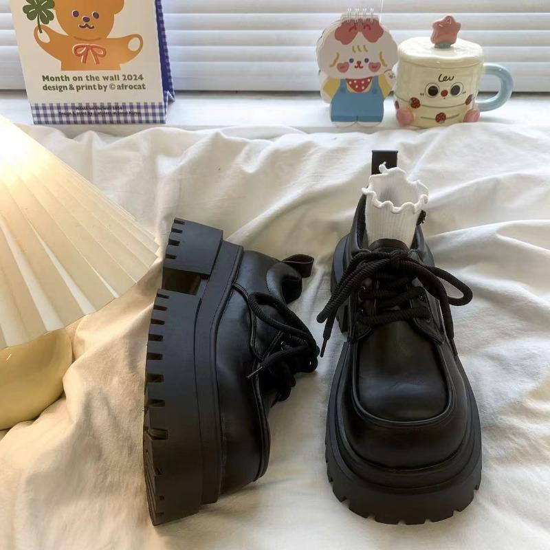 Retro-Plateau mit Rock Einzelne Schuhe Damenmode trendig mit Schnürung Kleine Lederschuhe Damen Frühling und Herbst Neue Modelle