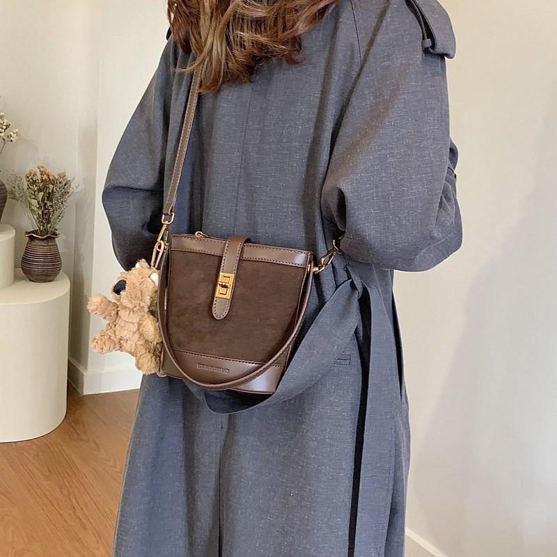 Autumn and Winter Women's Bags Retro Casual Bucket Bags High-end Leopard Print Portable Small Bags Fashionable Shoulder Messenger Bags