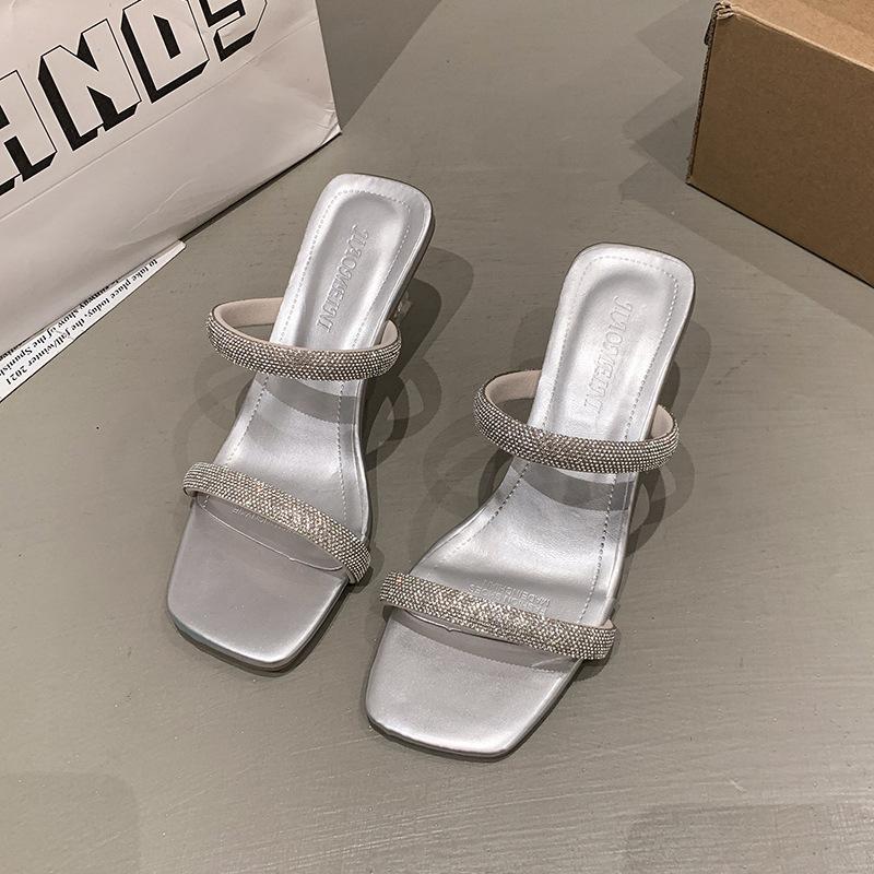 

Маленькие сандалии для ношения на улице 2025 лето новинка нишевые высококлассные туфли на толстом высоком каблуке со стразами 40 серебряный