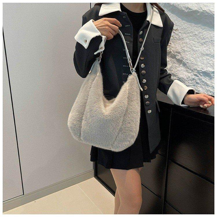 New fashion underarm bag women's trendy versatile handbag plush dumpling bag trendy women's bag casual shoulder bag
