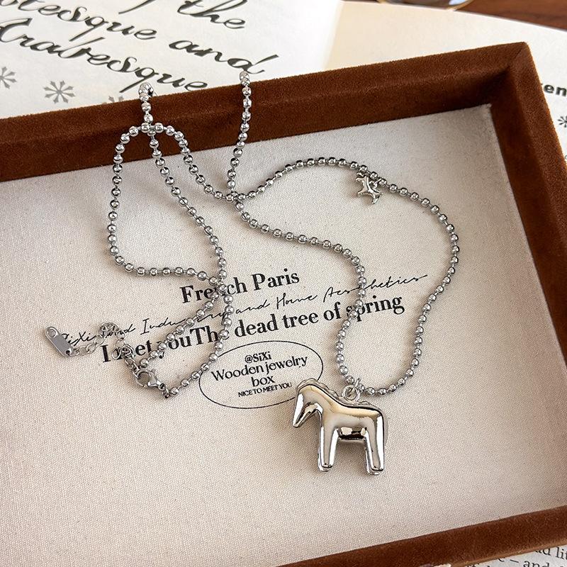 

Fashion Pearl Chain Metal Horse Necklace Animal Pony Pendant Long Sweater Chain Pendant Necklace Jewelry Accessories Gifts серебряный