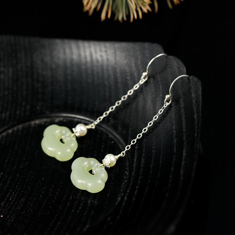 

Hetian jade silver earrings, new Chinese style tassel earrings, ancient style long Hanfu cheongsam earrings, retro and trendy 【Small cloud cluster】