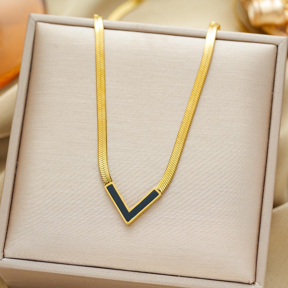 Exquisite 18K Gold-Plated Titanium Steel Necklace - Women's Clavicle Chain Jewelry, Fade-Resistant
