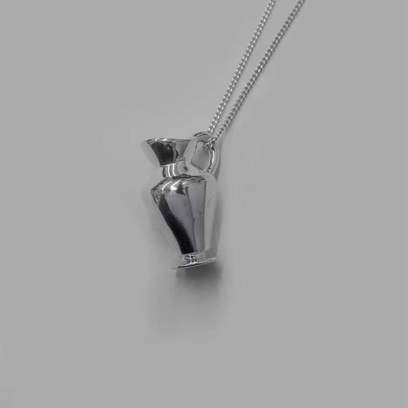 

Trendy and minimalist mini wine bottle pendant with a sense of luxury fashion and light luxury glossy art necklace party jewelry 45cm серебряный
