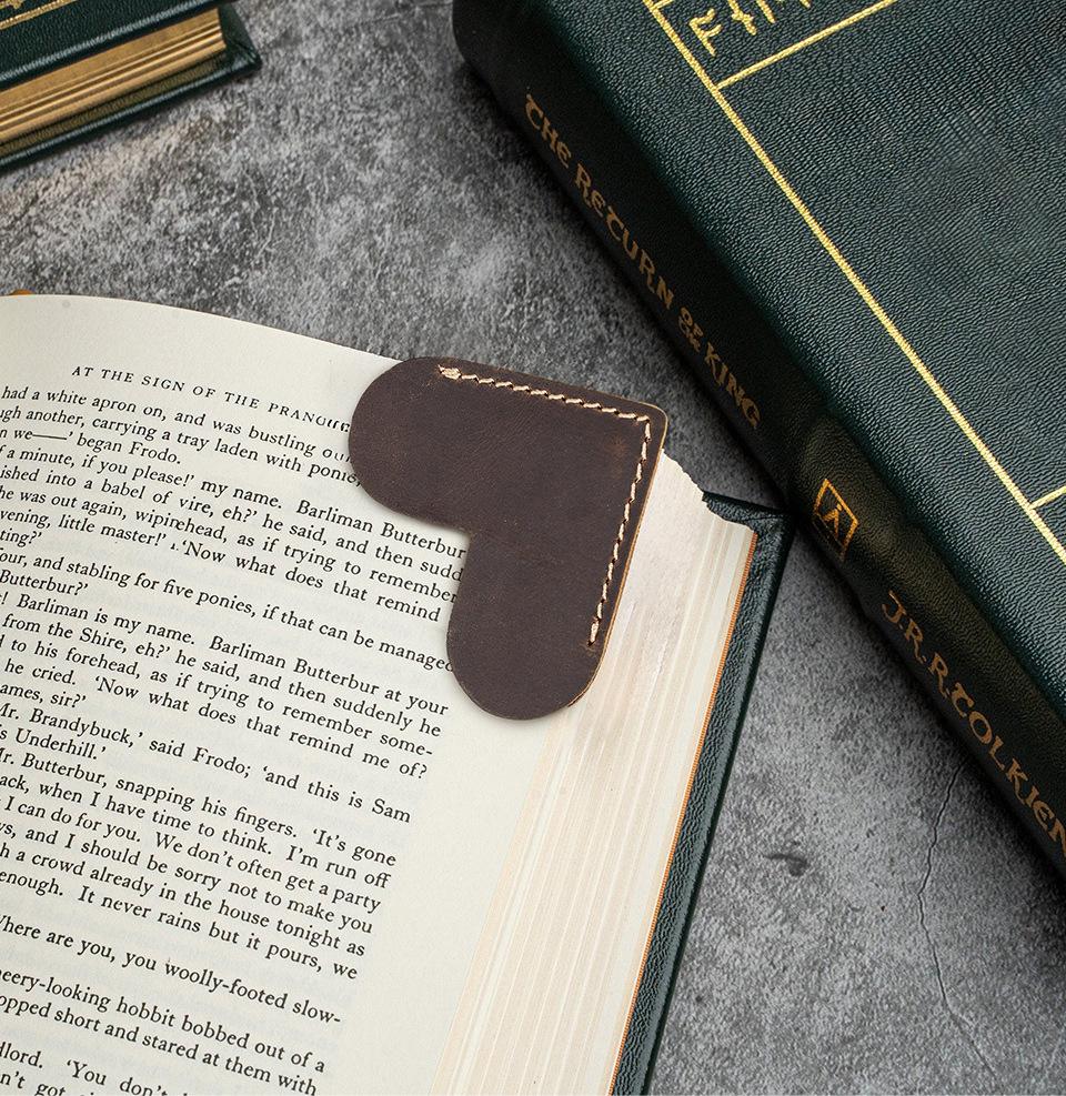 Handmade Heart-Shaped Retro Leather Bookmark – Personalized Creative Genuine Leather Page Holder.