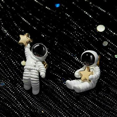 Söta kvinnors asymmetriska stjärna Spaceman örhängen örhängen Smycken Party Gift