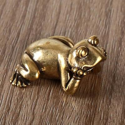 Figura de Rana Sólida de Latón Mini Adorno de Rana Retro Pisapapeles Mascota de Té Miniatura de Rana de Escritorio Decoración para el Hogar Amantes del Té