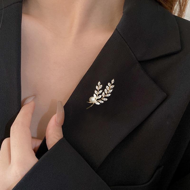 Crystal Glass Horse Eye Wheat Ear Brooch High-end Exquisite and Simple New Pearl Pin Versatile Corsage Suit Accessories