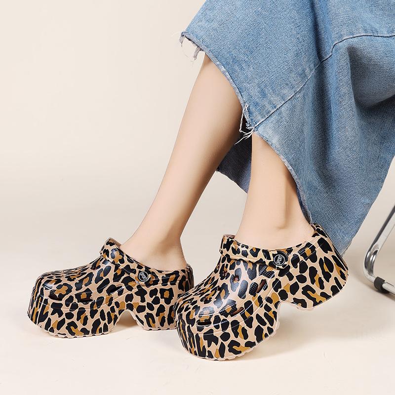 Nye supertykke sko med hullsåle for kvinners sommerovertøy EVA forhøyede tøfler 9 cm leopardmønster hagesko