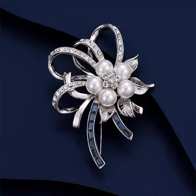 Spilla Fiore Corona Perla, Spilla Fiore Raffinata da Donna Senso del Design, Spilla di Lusso di Nicchia