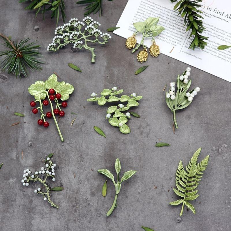 Beautiful Plant Pins Metal Brooches Nature Theme Jewelry Unique Badges Alloy Texture Suitable for Party and Everyday Use