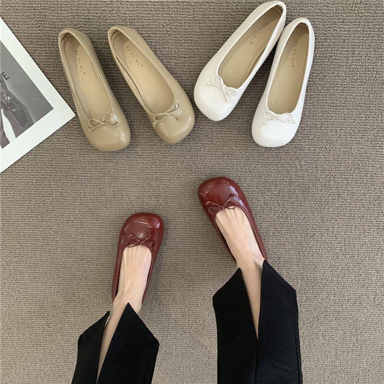 Versatile flat-soled small single shoes, new models in the summer of 2024, shallow-mouth soft-soled Doudou shoes with skirts, bow women's shoes