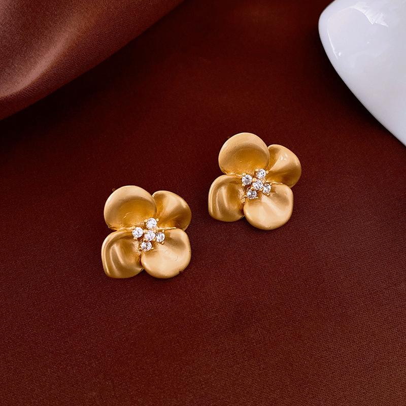 Planet Letter Silver Needle Earrings Niche Stud Earrings Light Luxury High Sense Versatile Earrings