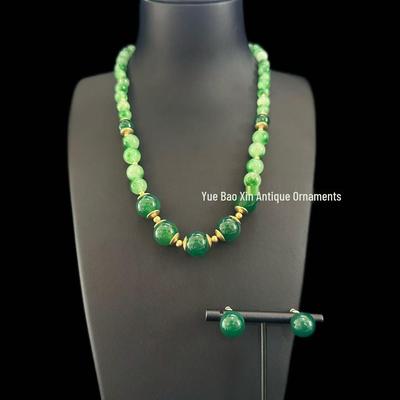 Vintage Elegant Collarbone Necklace: Retro Green Agate Bead with Brass Water Plant Stone