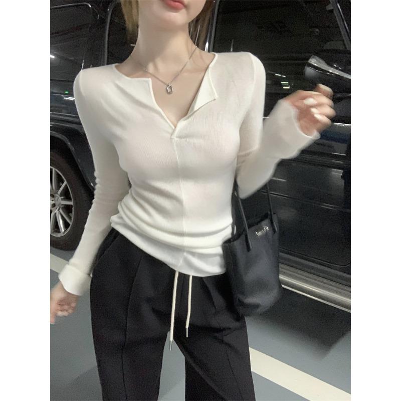 Temperament v-neck knitted sweater women's high-end sense slim-fitting inner base sweater autumn and winter pure desire versatile top
