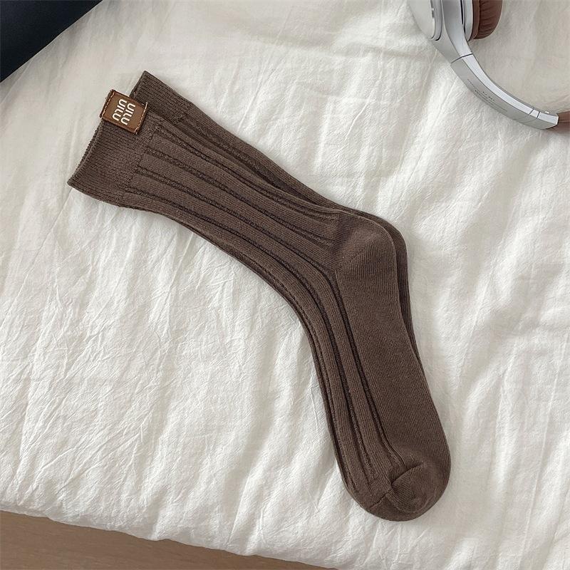 

Женские весенне-осенние новые носки в рубчик в западном стиле с тканевым логотипом-надписью 1 pair кофейный