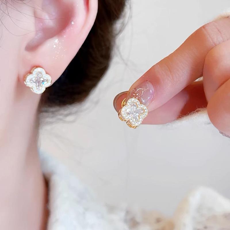 Sweet Temperament, Fashionable, Slightly Inlaid with Diamonds, Four-leaf Flowers, Mosquito Coil Disc,no Ear Piercings, Classic Versatile Earrings