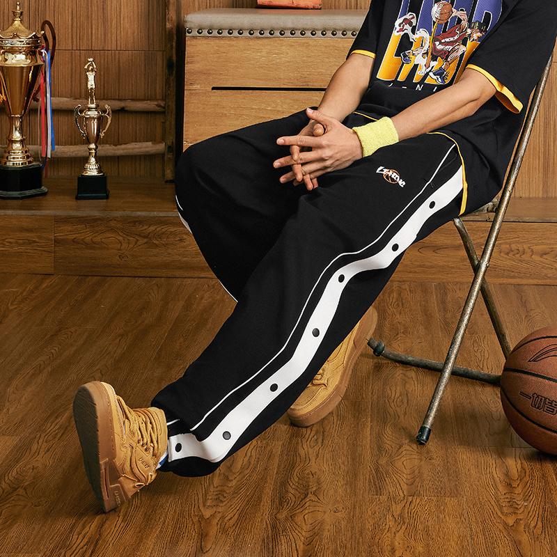 Li Ning Sports Lifestyle Series Logo Letter Print Side Button Drawstring Knit Joggers Men Joggers Black AKLU717-1