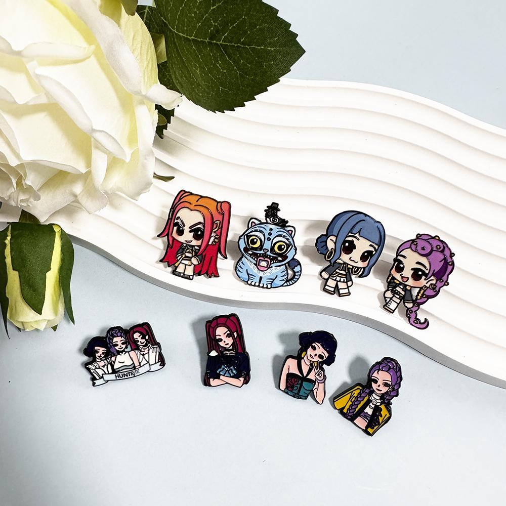 4 Stück KPOP Dämonenjäger Emaille-Anstecker Saja Boys Jinu Elster Cartoon-Charakter Metall-Broschen Abzeichen Schmuck Geschenke für Anime-Fans