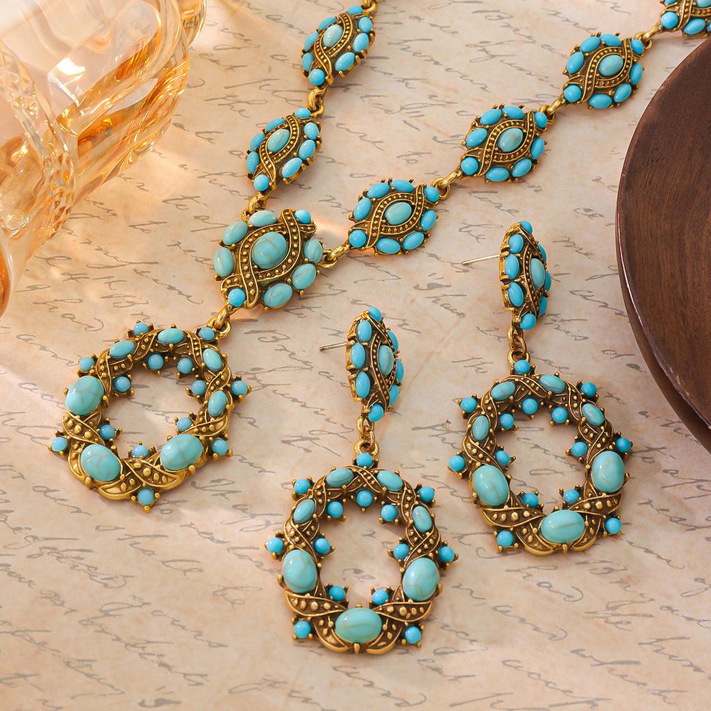 Qingdao Medieval Turquoise Necklace Plated With Real Gold And Inlaid With Stones, High-End Sense, Elegant And Versatile, Simple Neck Chain, Retro.