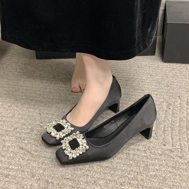 

Женские туфли на высоком каблуке с квадратным носком и стразами, модные, 2025, новые весенне-летние, атласные, с мелким вырезом, женские туфли, элегантные банкетные туфли-лодочки 39 чёрный