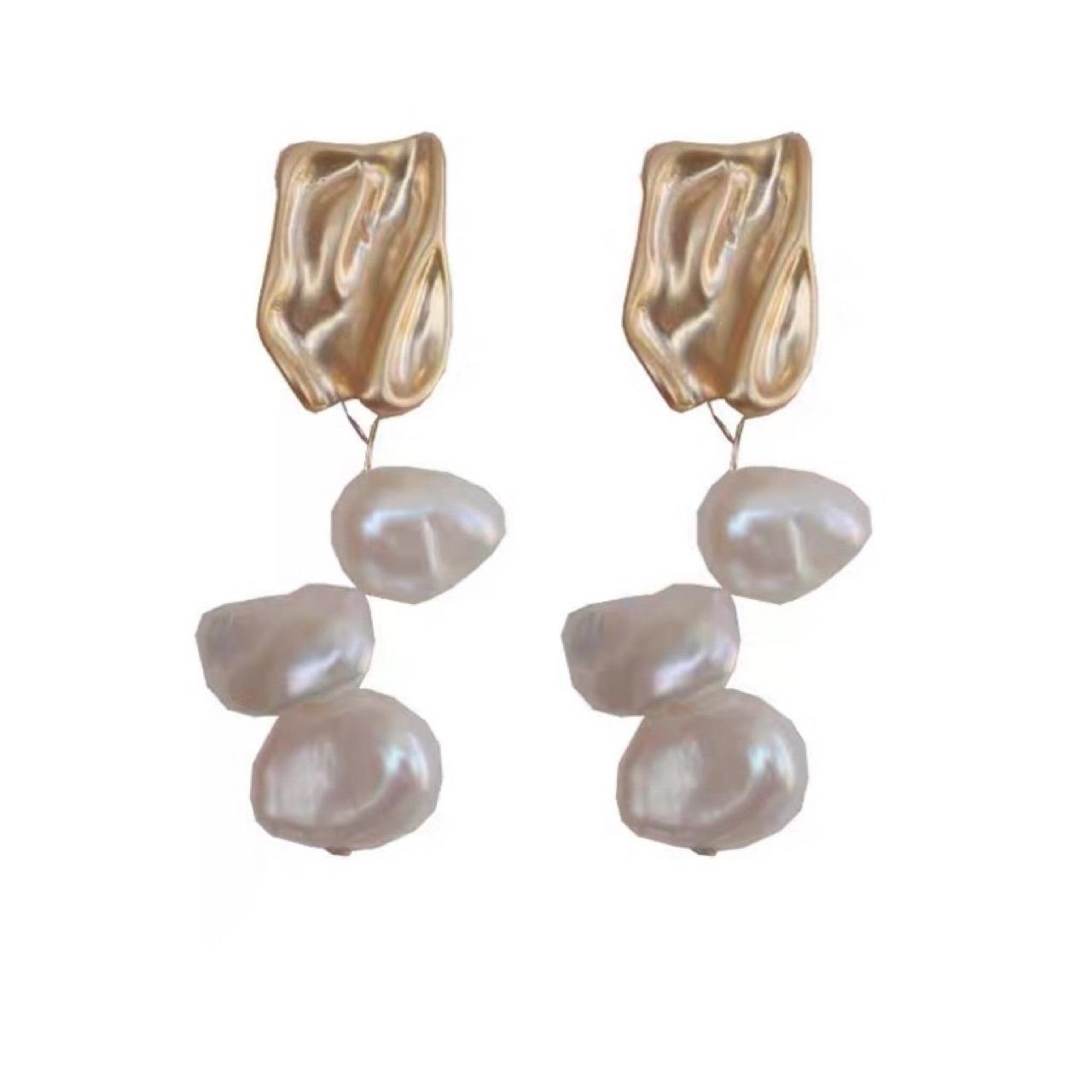 Natural keshi broken silver petals baroque pearl stud earrings design personalized metal ins style girly silver needle Silver needle