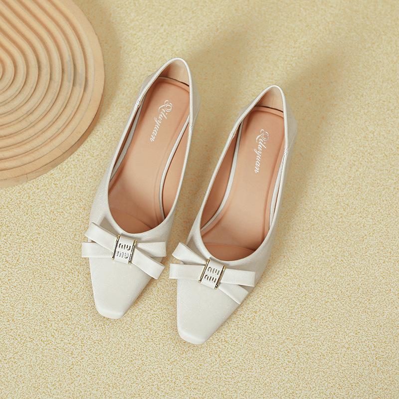 Square head low-heeled single shoes, shallow mouth, new women's shoes, soft leather, two bow-tied thick-heeled shoes.