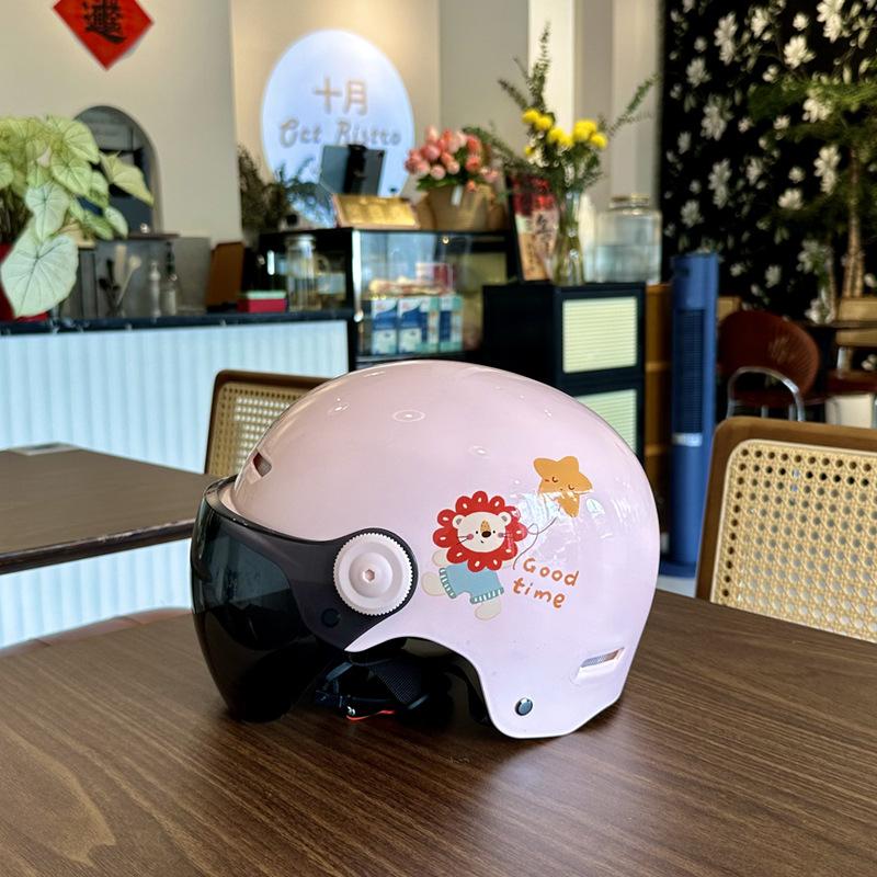 Helmets Women's Summer Electric Motorcycles Men's and Women's Half Helmets Battery Cars Universal In All Seasons