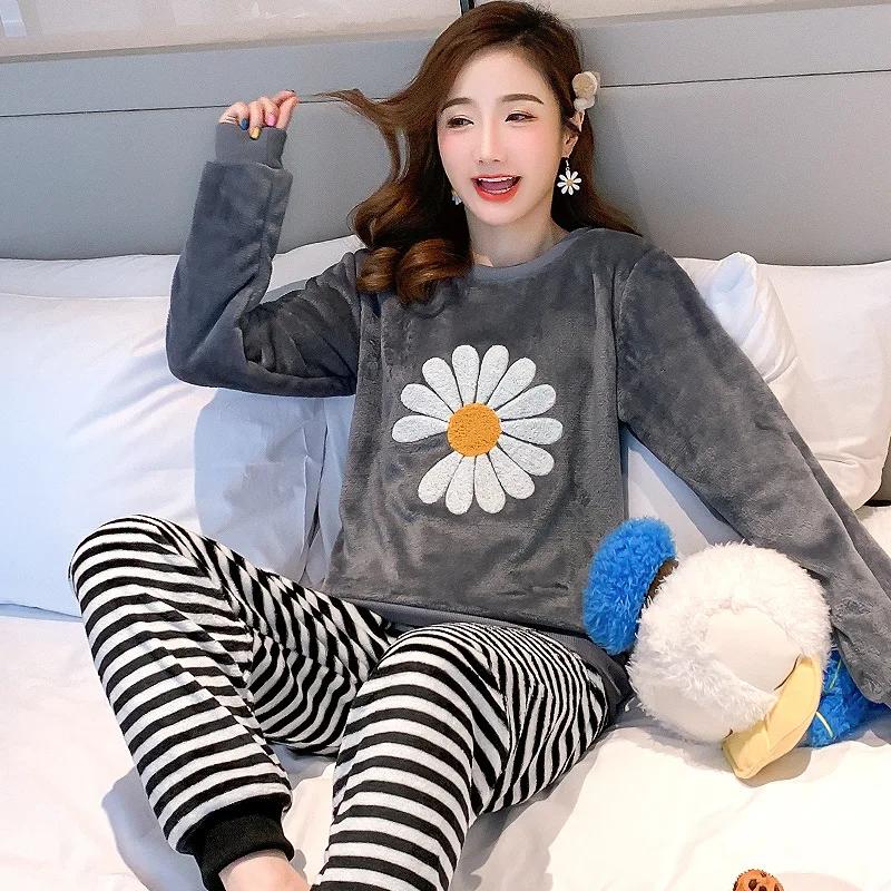 Thickened Warm Sleepwear for Winter Flannel O-Neck Girl Loungewear 2PCS Set Ladies Pajamas Long Sleeves Cartoon Bear Homewear
