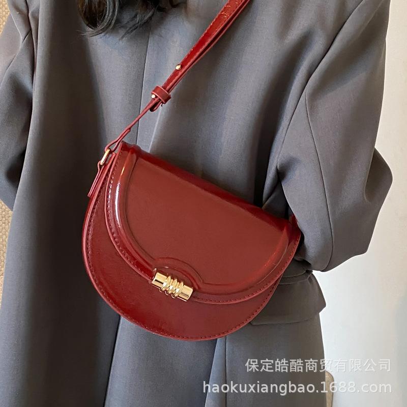 Korean niche underarm bag women's 2025 autumn and winter new trendy retro saddle bag premium foreign messenger bag bag
