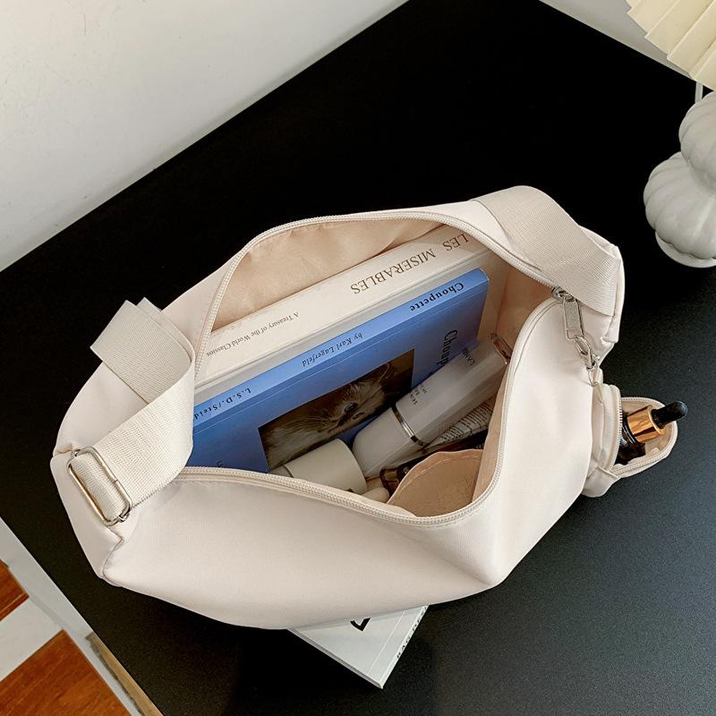 Nylon messenger women's bag winter new trend dumpling bag light sports fanny bag simple fashion shoulder armpit bag