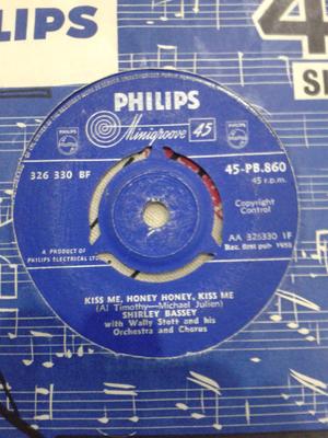 7inch Record SHIRLEY BASSEY, WALLY STOTT & HIS O - Kiss Me, Honey Honey, Kiss Me 45PB860 Philips 1958 UK Pop Used