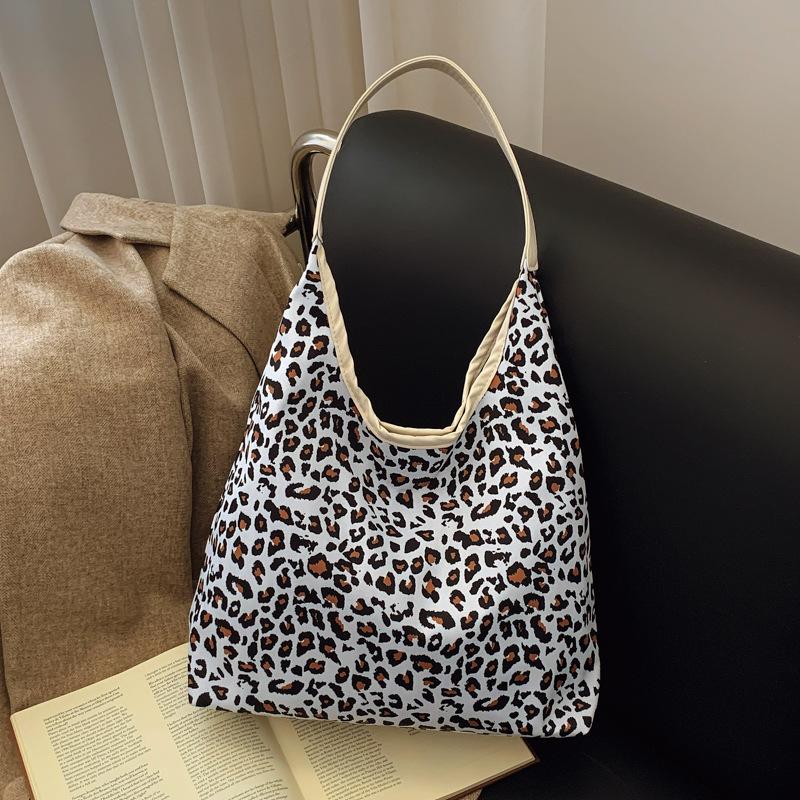 

Fashion leopard print plaid canvas bag large-capacity shoulder bag Japanese literary and artistic versatile lazy style leisure bag messenger bag покинуть белый