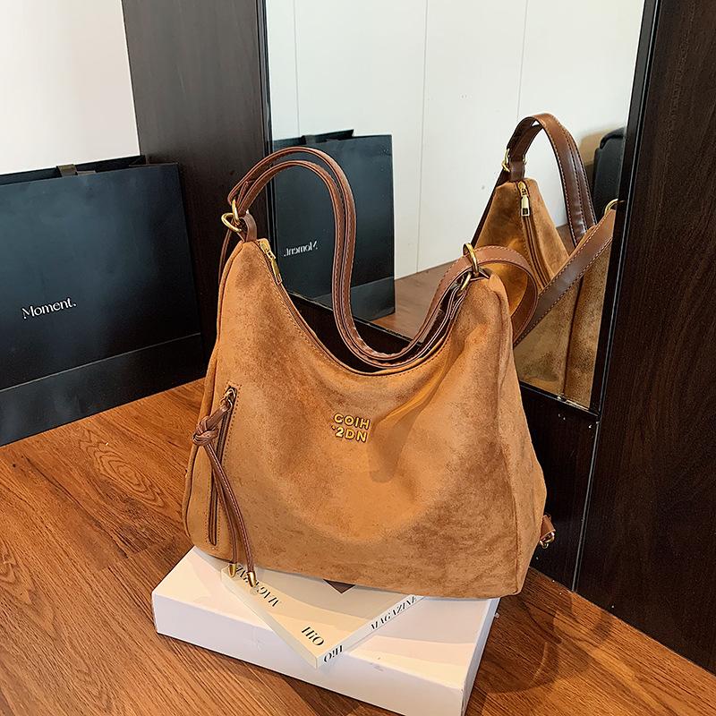 

Повседневная сумка-тоут для поездок на работу, женская, большой вместимости, новая 2025, на плечо, сумка-мессенджер, ретро-мода, легкий рюкзак коричневый