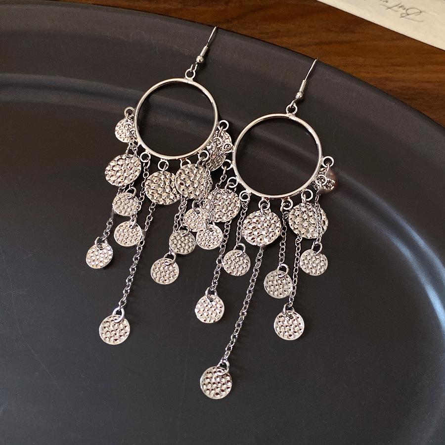 

Metal pleated round fringed ear hook explosion retro personalized earrings light luxury high-end earrings women