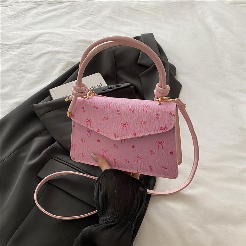 

Fashion handbag bag female personality 2025 new trendy and beautiful casual messenger bag foreign style niche design small square bag розовый