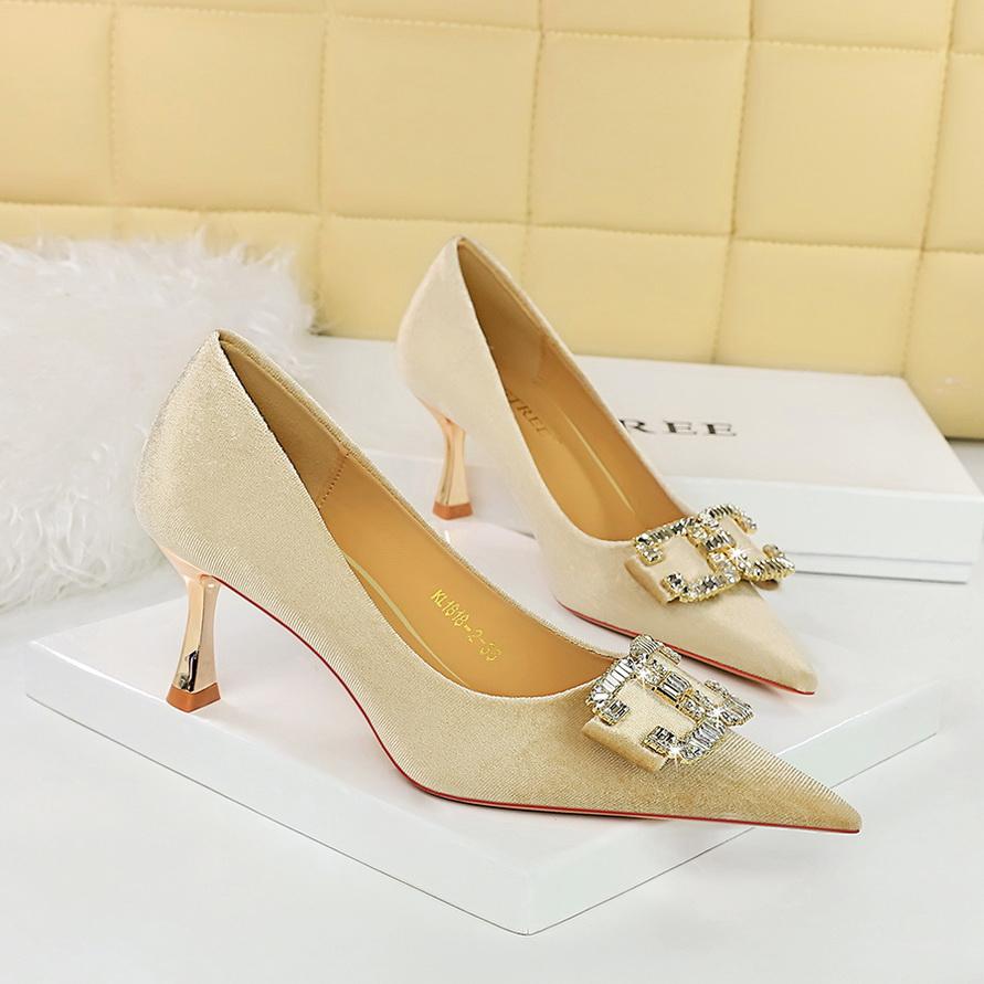 Bankett for kvinner med høye hæler semsket skinnoverflate med grunt munn, spiss metall perle rhinestone spenne enkeltsko