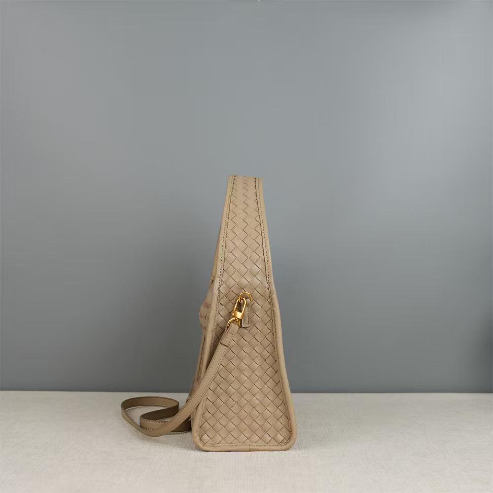 Women's 2026 Fashionable Woven Cowhide Shoulder Bag - Versatile & Simple Design