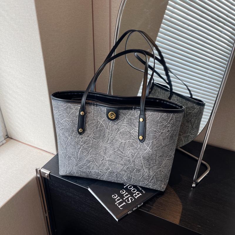 

Премиальная сумка-тоут Женская сумка большой вместимости Женская 2025 Новая модная сумка через плечо Летняя сумка чёрный