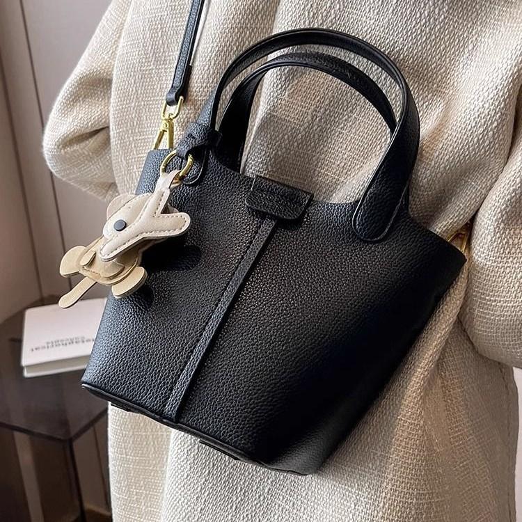 Premium sense bag women's 2025 spring new fashion work handbag solid color texture versatile messenger bucket bag