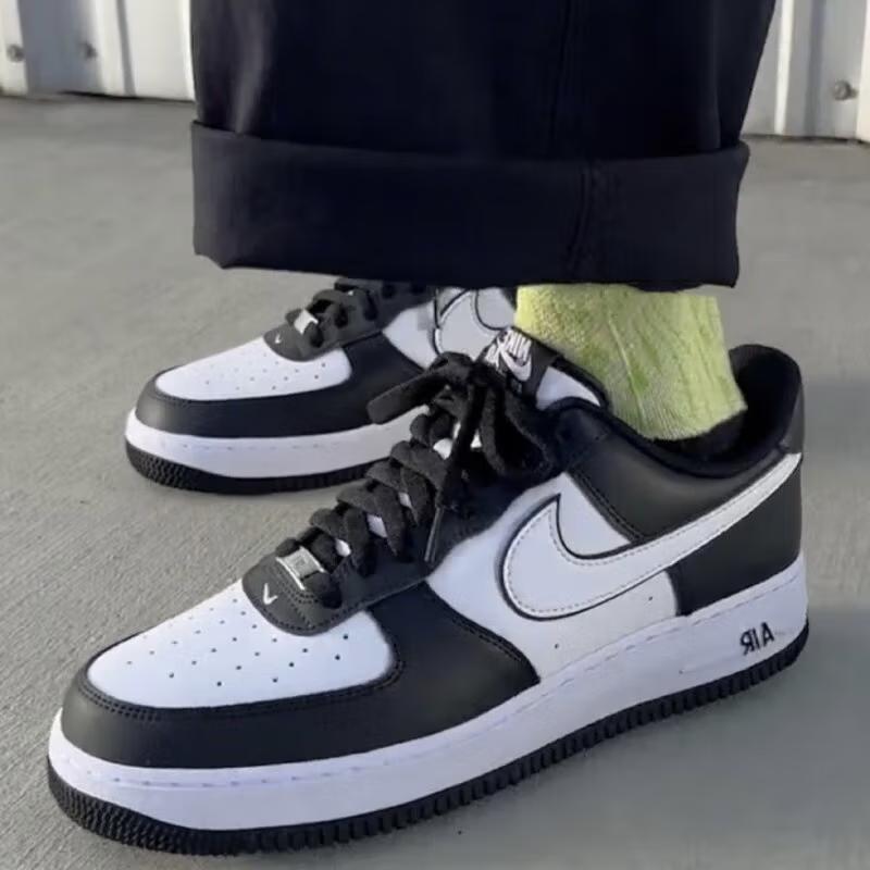 Nike Air Force 1 07 GS Panda Sneakers per Bambini Nero Bianco DV1621-001